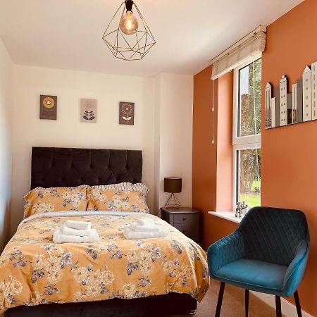 Вилла Cheerful 2-Bed Townhouse In Wakefield With Parking Экстерьер фото