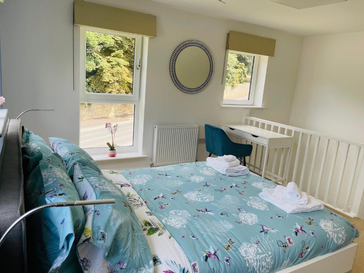 Вилла Cheerful 2-Bed Townhouse In Wakefield With Parking Экстерьер фото